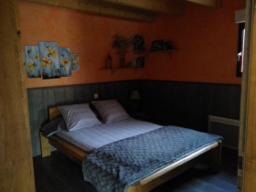Le chalet et de plein pied, il y a juste 4 marches pour y accéder 'Au pas du comtois' à Les premiers sapins