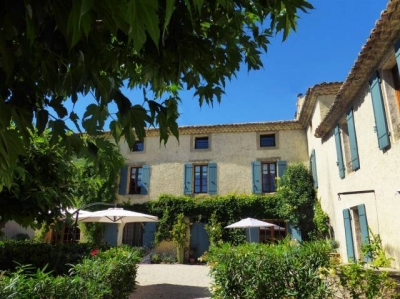 Chambres d'hôtes et un gîte 'Le Mas de la Soie' à Orange