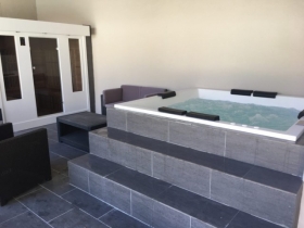 Chambres d'hôtes avec piscine & spa 'La bastide des songes' à Robion