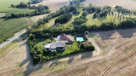 Chambres d'hotes 'Chaumiére à arparens chambre d'hôtes à 5 minutes de Samatan avec espace Spa & Sauna' à Sauveterre