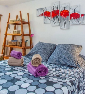 Meublés - chambres d’hôtes - appart-Hôtel -  'Tiloulocation ' à Hyéres