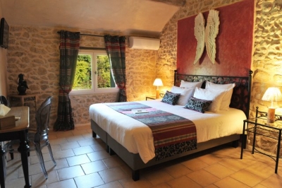 Chambres d'hôtes de charme et gîte 'Le mas terre des anges' à Sarrians
