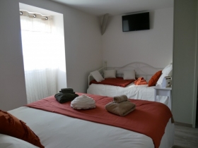 Chambres de 1 à 4 personnes  'L'Orée des Vignes ' à Saint georges sur cher
