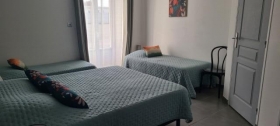 Chambre d'hôtes 1 à 5 personnes - Gite 4 à 6 personnes 'La gloriette' à Neuville de ppoitou