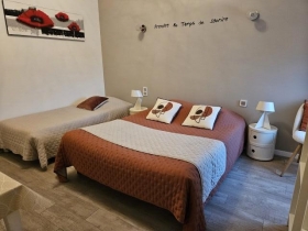 Chambre d'hôtes 1 à 5 personnes - Gite 4 à 6 personnes 'La gloriette' à Neuville de ppoitou