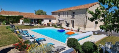 Chambre d'hôtes 1 à 5 personnes - Gite 4 à 6 personnes 'La gloriette' dans la Vienne
