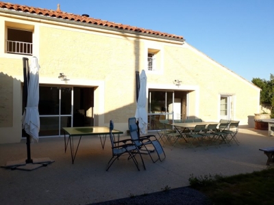 Grand gîte 4 étoiles adapté pour 12 personnes avec piscine chauffée  'Le Fournil gîte 4 étoiles avec piscine pour 12 personnes' à Surgères