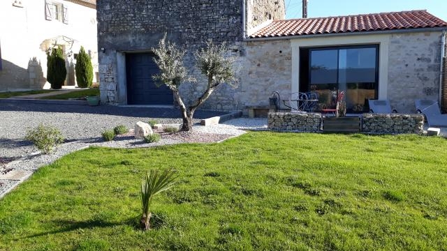 Maison d'hôtes de charme type charentaise 'La mesonnetta' à Soulignonne