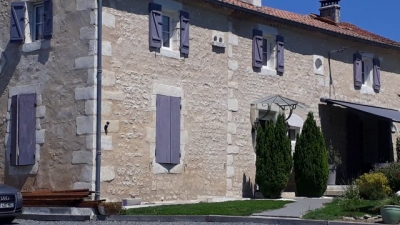 Maison d'hôtes de charme type charentaise 'La mesonnetta' à Soulignonne