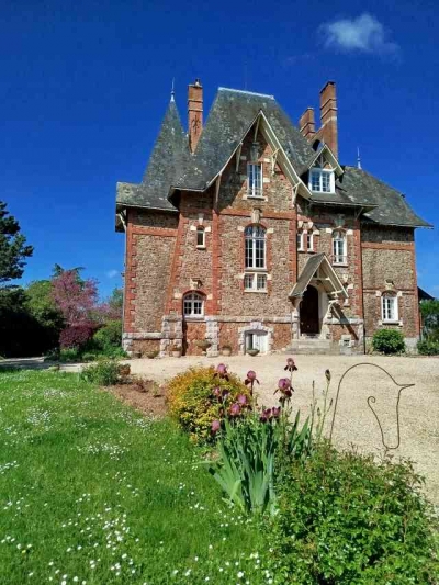'Le manoir des rochers' à Bouère