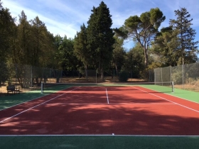 Villa 'Maison de charme en Provence, calme au milieu des vignes, piscine et tennis' à Bellegarde