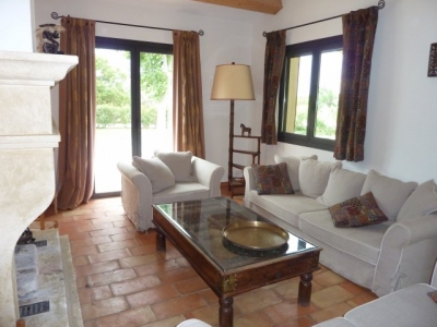 Villa 'Maison de charme en Provence, calme au milieu des vignes, piscine et tennis' à Bellegarde