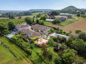 2 gîtes sur le même site 'Vieux mirou gîtes' à Valeilles