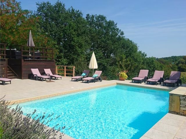 Une maison de 4 chambres avec piscine et jardin privés 'La garnison, maison avec piscine dans le village' à Thédirac