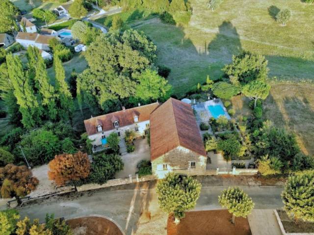 Photo Une maison de 4 chambres avec piscine et jardin privs Thdirac La garnison, maison avec piscine dans  ... 