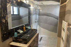 Chambre ,lit 160 Salle de bain avec grande douche à l'Italienne ,Dressing 'Villa luigi en provence' à Saint cannat
