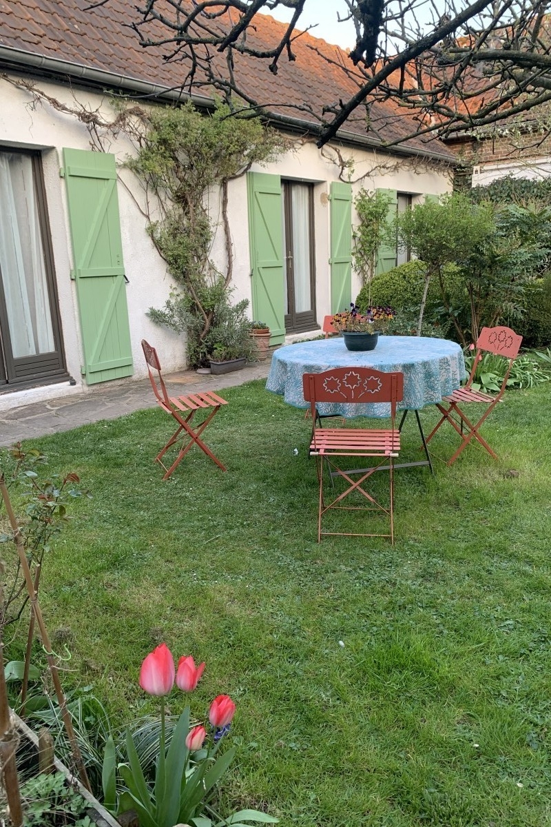 + micro ondes, plaque chauffante, frigo, bouilloire et cafetière électrique 'Chambre d'hôtes ' à Allonville