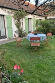 + micro ondes, plaque chauffante, frigo, bouilloire et cafetière électrique 'Chambre d'hôtes ' à Allonville