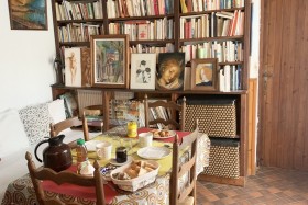 + micro ondes, plaque chauffante, frigo, bouilloire et cafetière électrique 'Chambre d'hôtes ' à Allonville