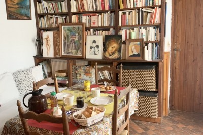 + micro ondes, plaque chauffante, frigo, bouilloire et cafetière électrique 'Chambre d'hôtes ' à Allonville