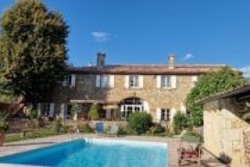 Maison d'Hôte de Charme à la Campagne 'L'aubier du tilleul' à Chanos-curson