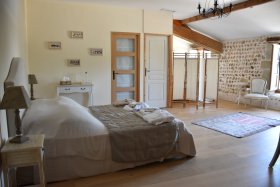 Maison d'Hôte de Charme à la Campagne 'L'aubier du tilleul' à Chanos-curson