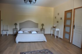 Maison d'Hôte de Charme à la Campagne 'L'aubier du tilleul' à Chanos-curson