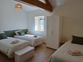 Gite à la ferme 'GITE DU CHAMP BON' à Le-chambon-feugerolles