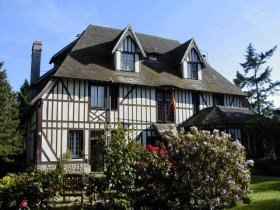 Chambre d'hôte 'Le prieure boutefol' à Surville
