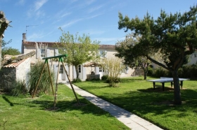 Gîte rural 'La Fermette, gîte 3 étoiles pour 10 personnes' à Surgères