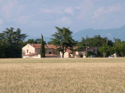 Mas provençal 'Mas de la chérine' dans les Alpes de Haute Provence