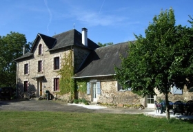 Chambre d'hôte 'DOMAINE DE LA CLAUZADE' à St-germain-les-vergnes