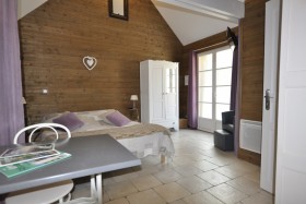 Chambre d'hôte et gîte 'Le village' à Saigneville