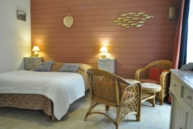 Chambre d'hôte et gîte 'Le village' à Saigneville