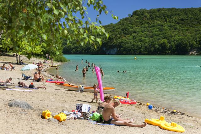Plage sur lac vouglans