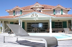 Maison / Villa 'Villa de luxe Front de mer Guadeloupe 12 pers: accolée au Golf de St François' à Saint francois