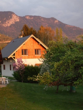 Chalet/Maison indépendante 'CHALETS RIANTE COLLINE  &  BB' à Talloires