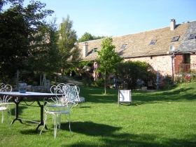 Chambre d'hôte et gîte. 'Chambres d'hotes les mazes et gîte 8 personnes.' à Saint gêniez d'olt et d'aubrac