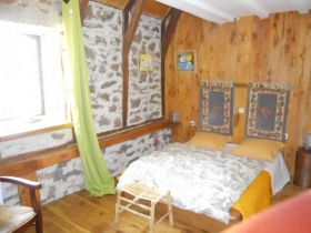 Chambre d'hôte et gîte. 'Chambres d'hotes les mazes et gîte 8 personnes.' à Saint gêniez d'olt et d'aubrac