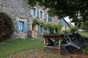 Chambre d'hôte et yourte 'La Garnasette' à Rosières