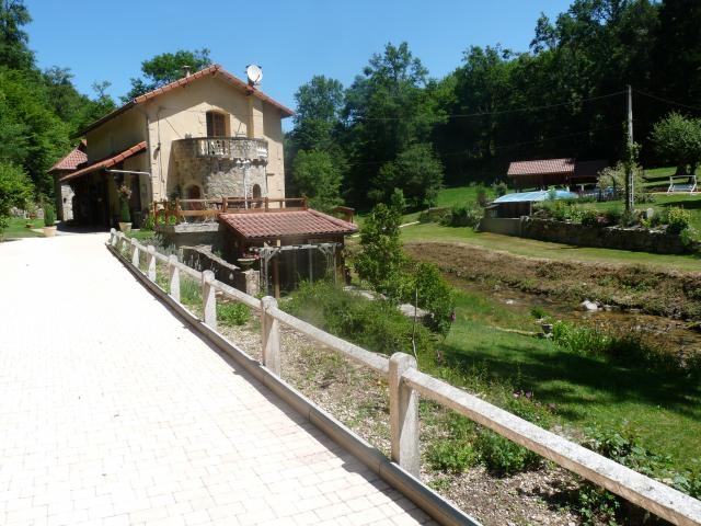 Chambre d'hôte 'MOULIN DE LA PLANCHE FERRAND' à Puy guillaume