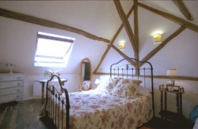 Chambres hôtes - gîte 'Les 3 roses' à Villeneuve sur yonne